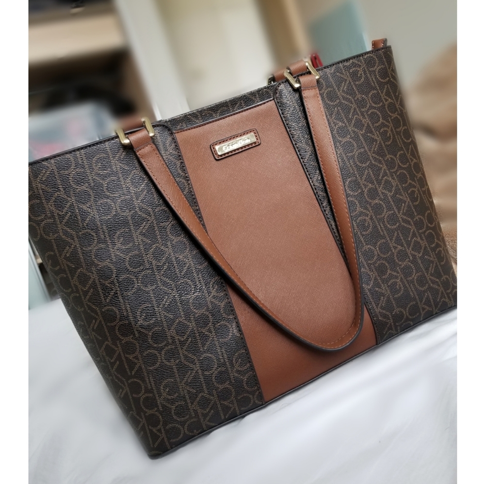Calvin Klein Tote Large - Picture 3 of 6